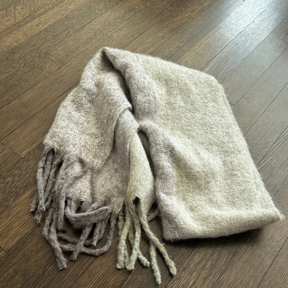 Lemon Gray Fringed Scarf